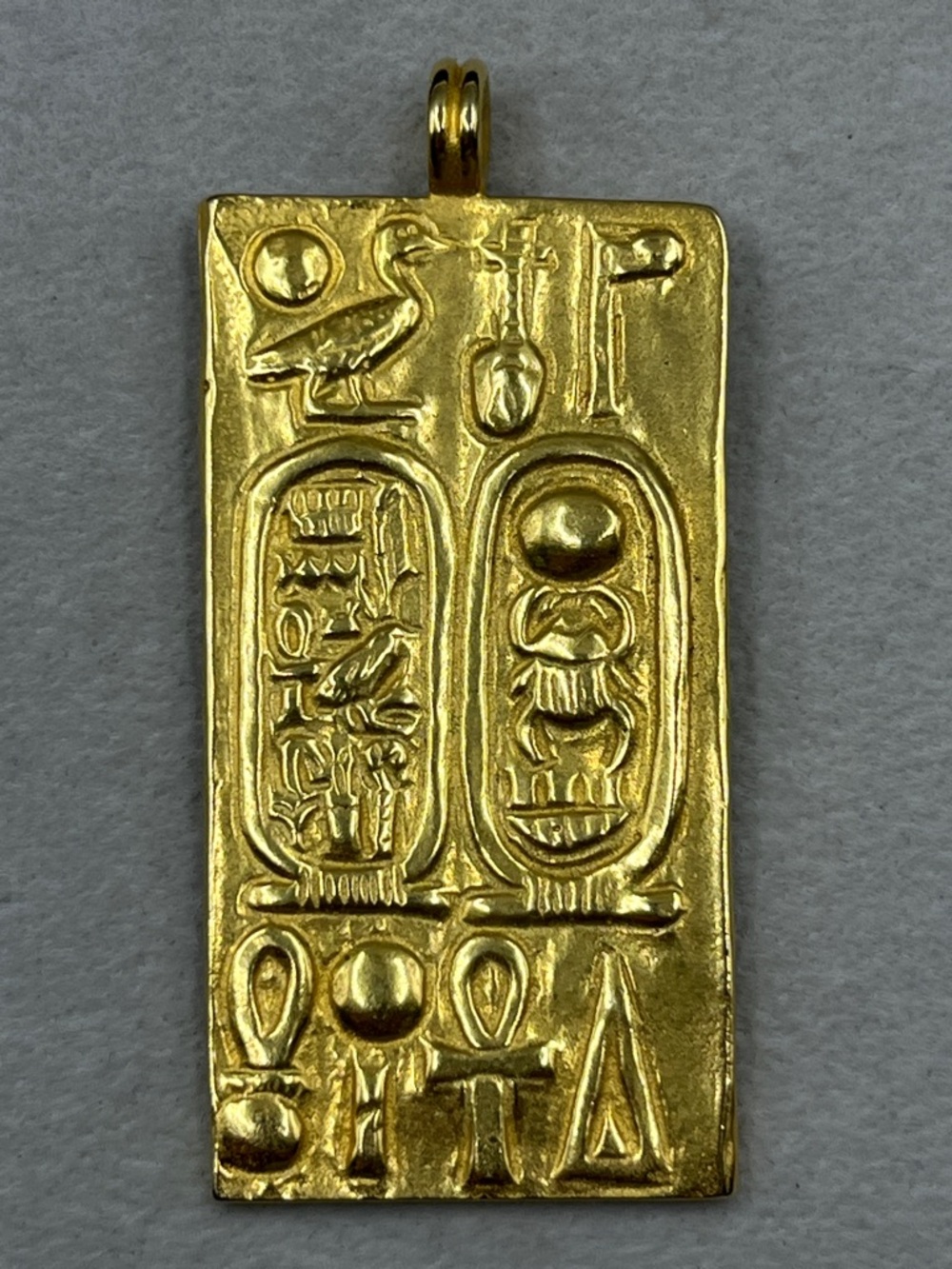 MMA Egyptian revival Cartu pendant  1976 exhibit treasures of Tutankhamen